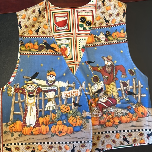 Hand crafted fall vest. Flannel inside, cotton fabric outside. Finished seems. - Picture 6 of 11